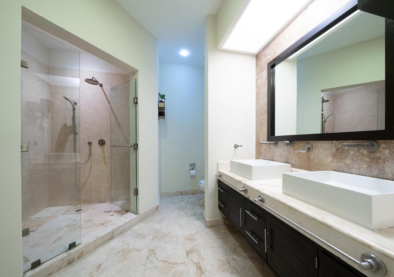 Condo Surf 405 - Luxury Oceanview Beachfront 3 Bedroom With Gym - At El Faro Condos Плайя-дель-Кармен Екстер'єр фото